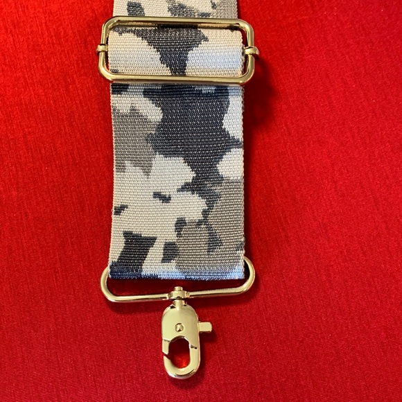 New Adjustable Camouflage Guitar Strap with Gold Hardware - Picture 3 of 3
